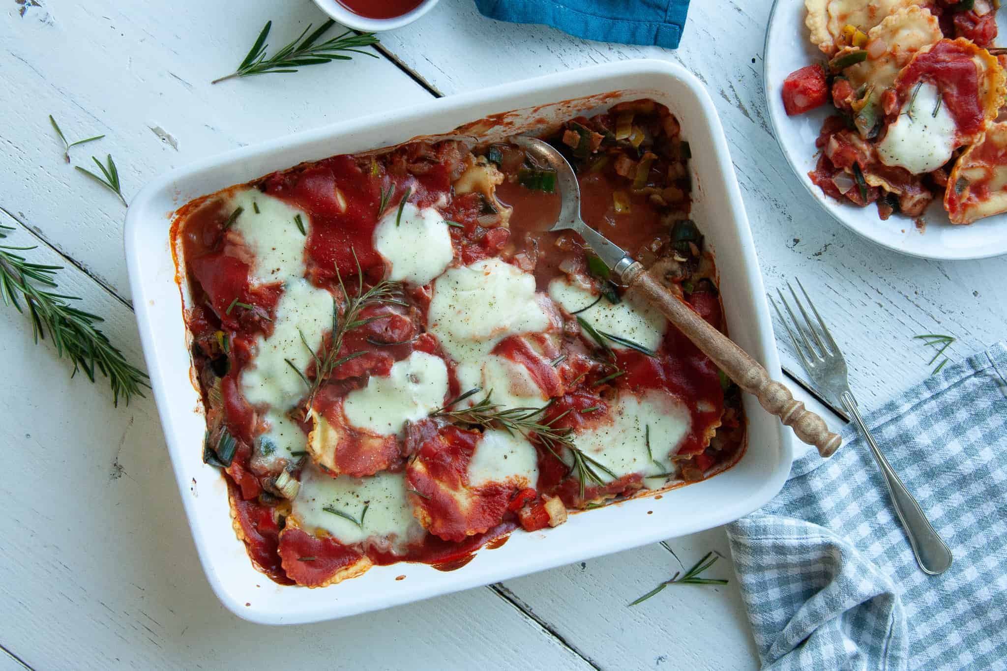 vegetarische lasagne met knoflook en mozzarella, pasta