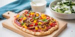 Naanpizza met pulled chicken