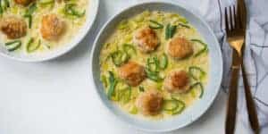 Kip met groene curry en prei