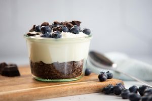 kokosdroom ontbijt met chocolade granola