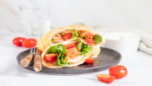 eiwrap, zalm, tomaat