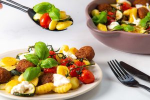Traybake, burrata, balletjes, gnocchi